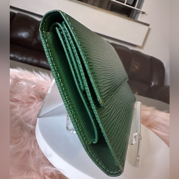 Louis Vuitton Green Sarah Epi Wallet - Picture 13 of 13